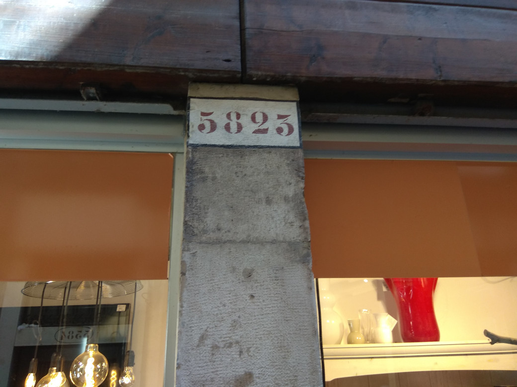 5823